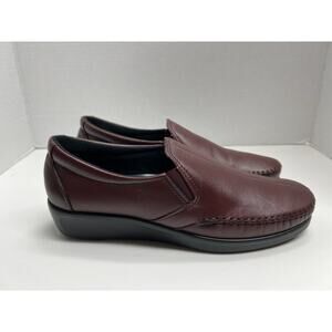 SAS Women’s Dream Wine Leather Slip On Shoes 1.5” Heel Size 8.5 Medium
